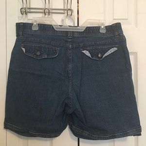 Jean Shorts with stretchy waist
